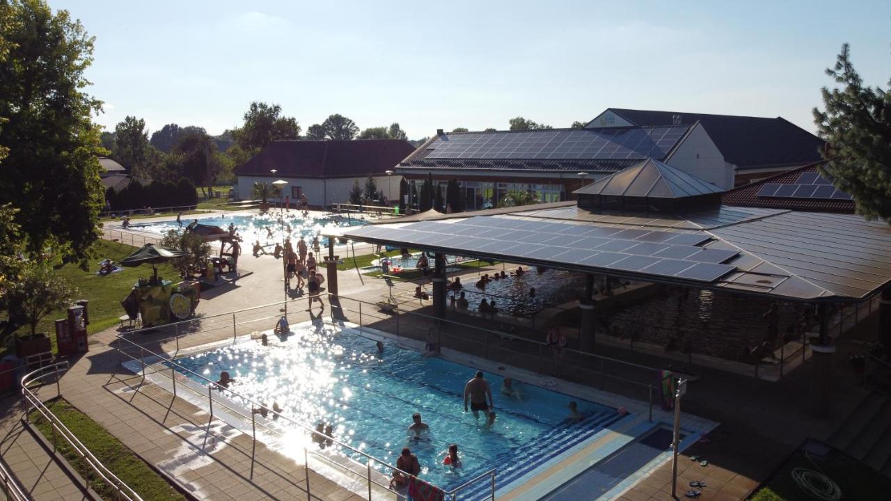 Csengo Vendeghaz Hotell Kiskoros Exteriör bild