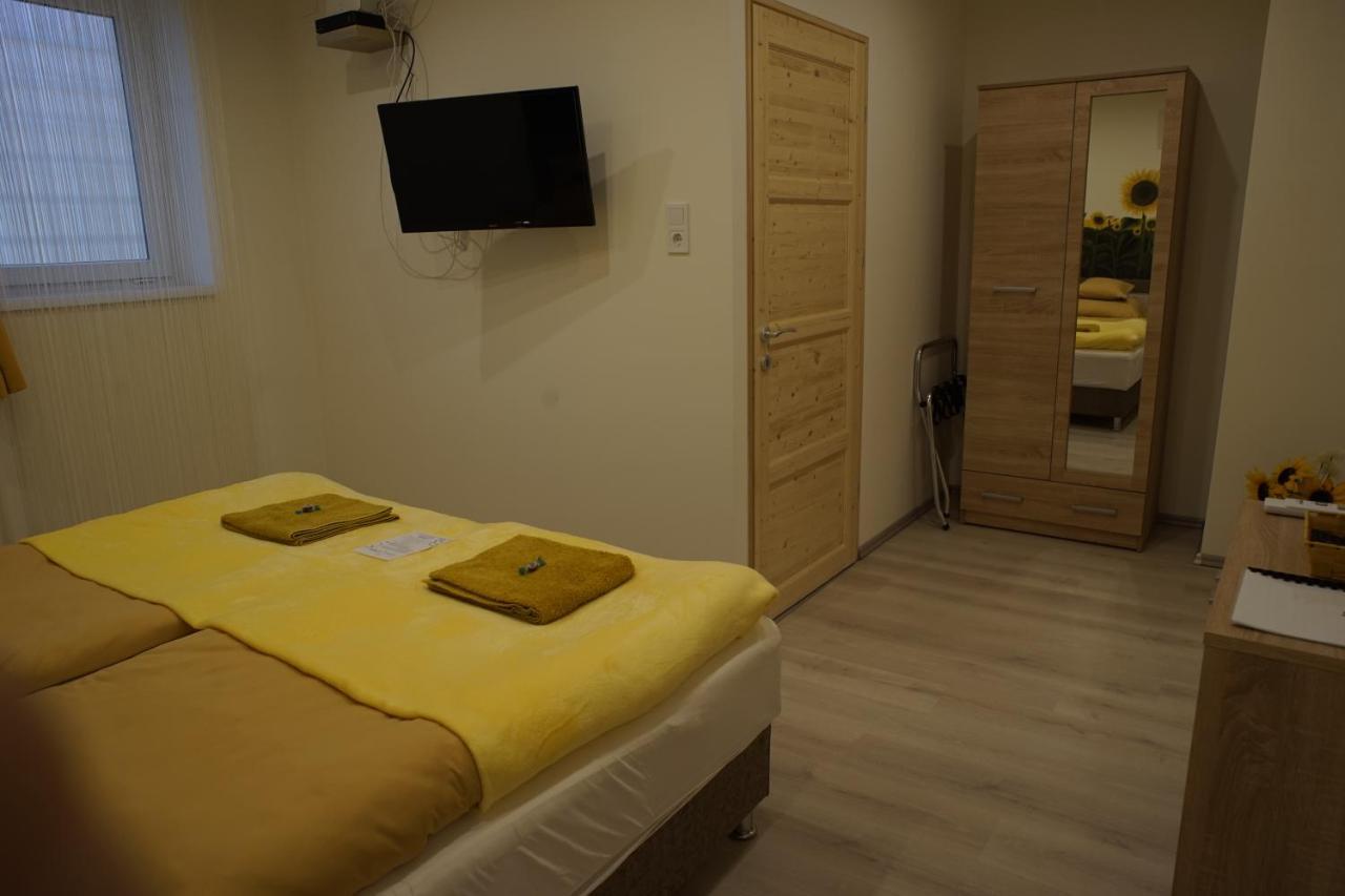 Csengo Vendeghaz Hotell Kiskoros Exteriör bild